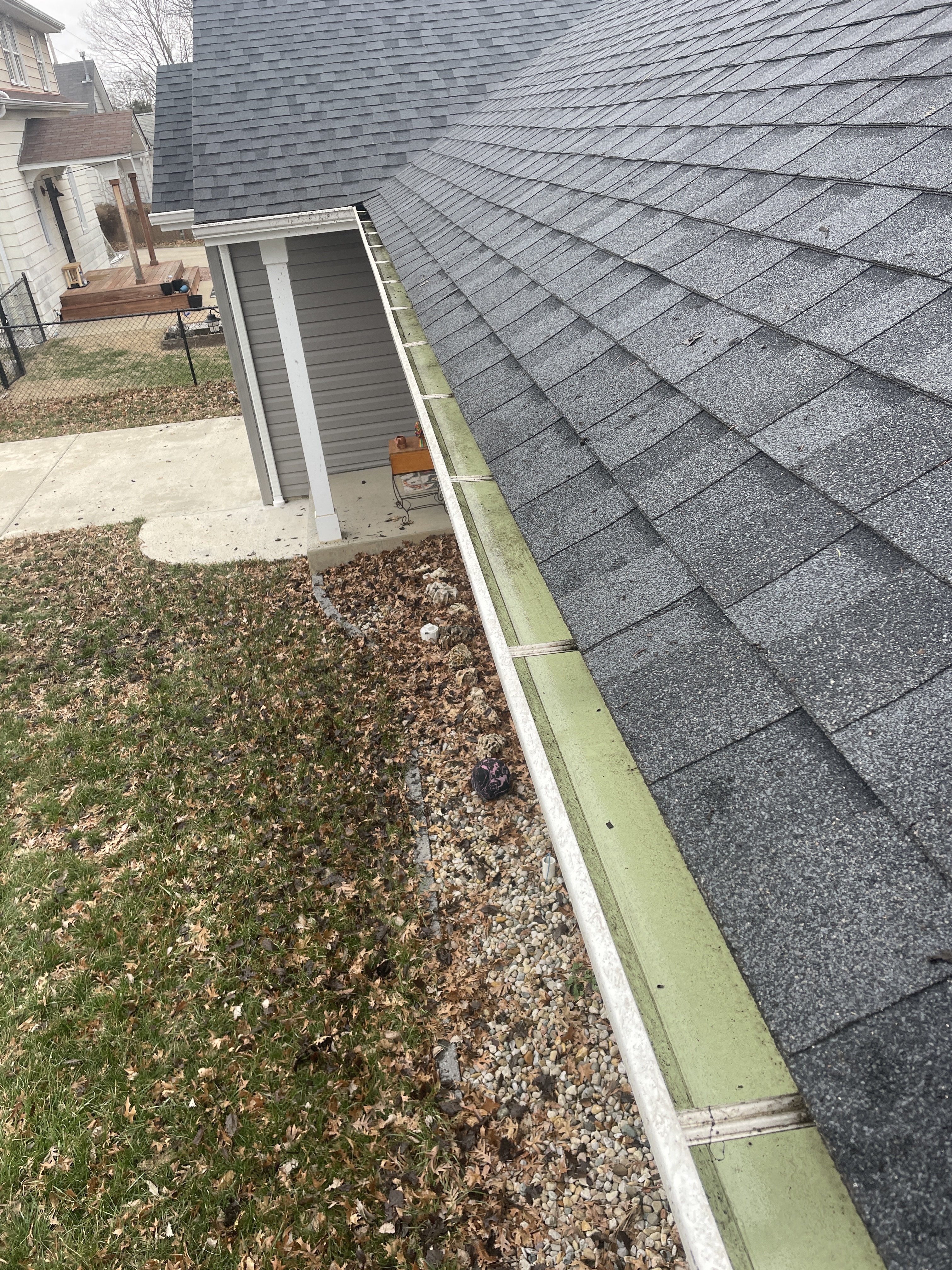 Fantastic-Gutter-Cleaning-done-in-Columbia-Illinois 1