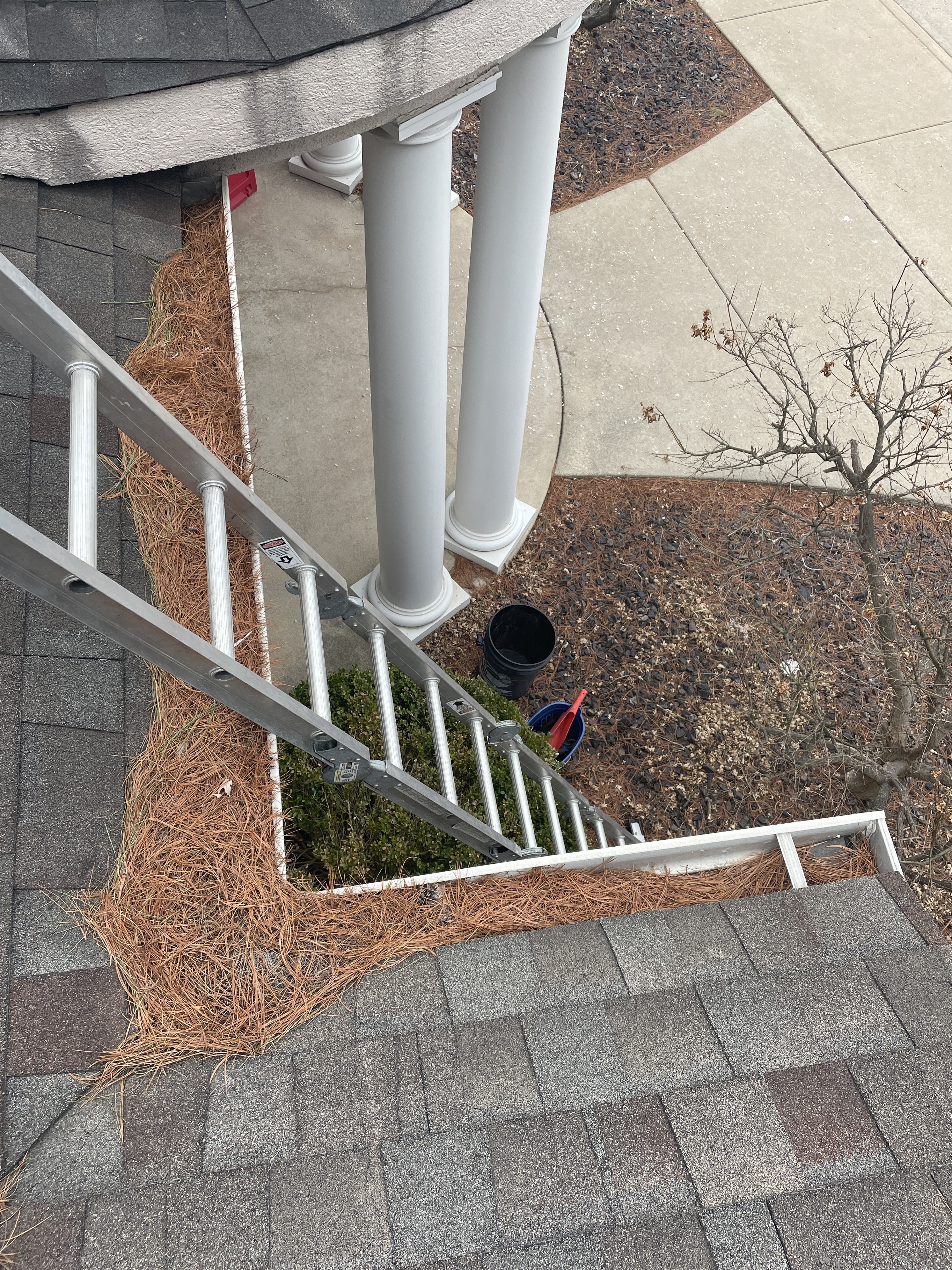 Professional-Gutter-Cleaning-completed-in-Waterloo-Illinois 0